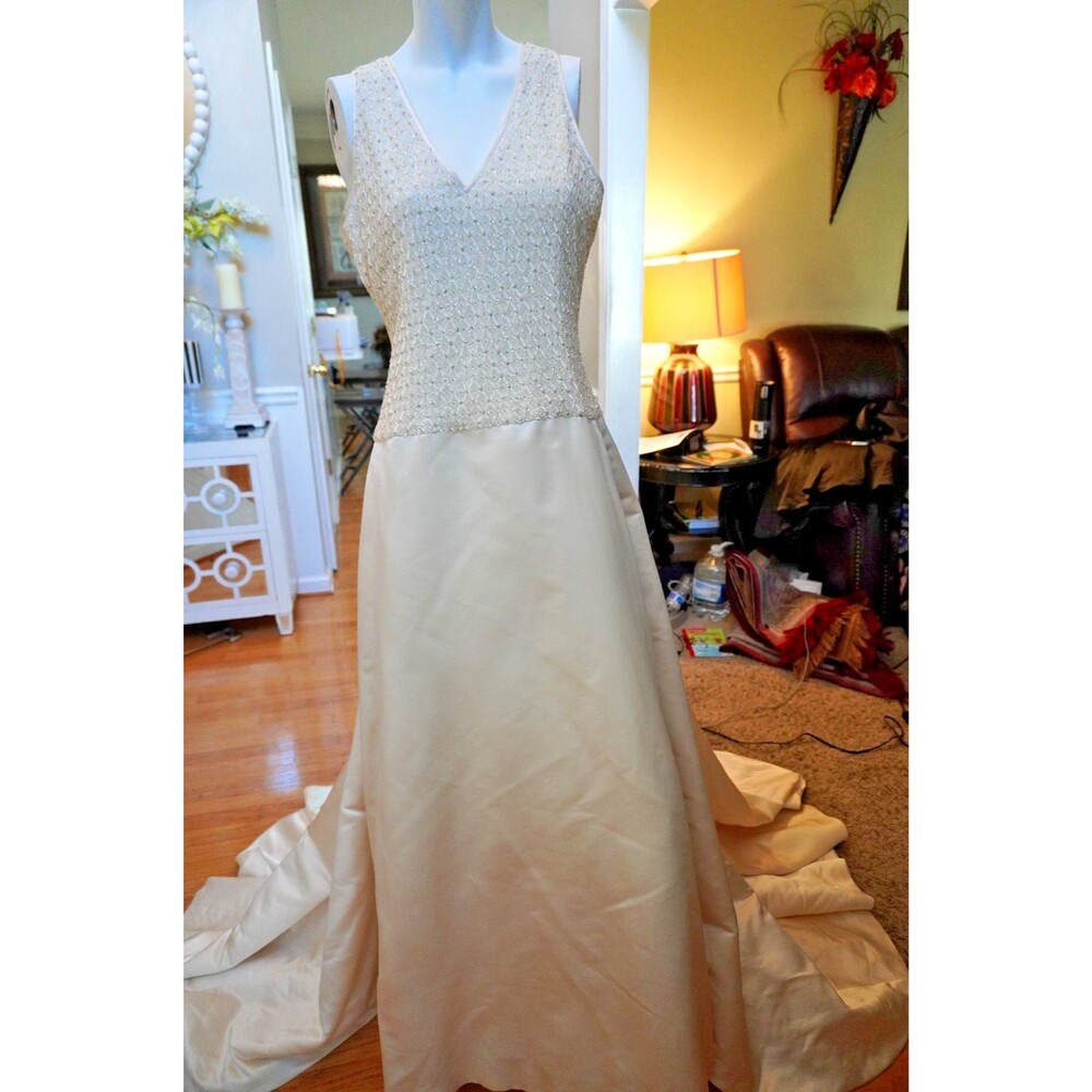 Carolina Herrera Lattice Beaded Mikado 100% Silk Luxury VNeckWedding Dress Sz 10